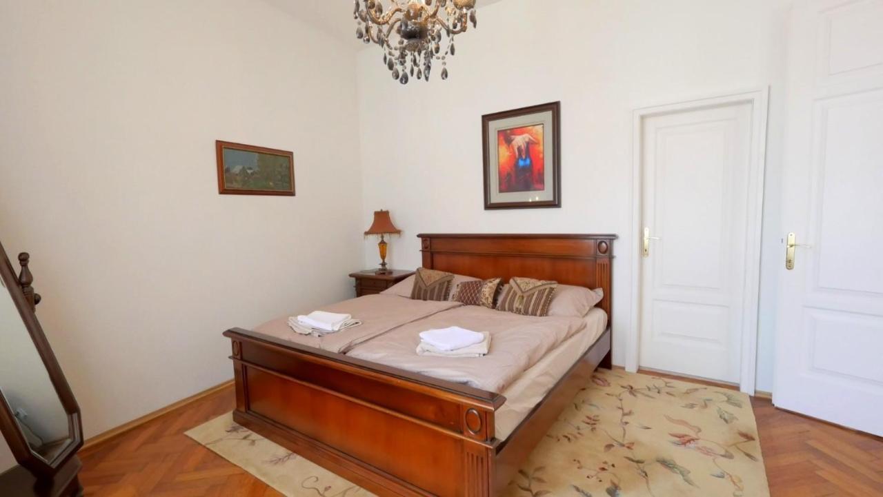 Velky 3I Apartman V Centre Mesta Братислава Екстер'єр фото