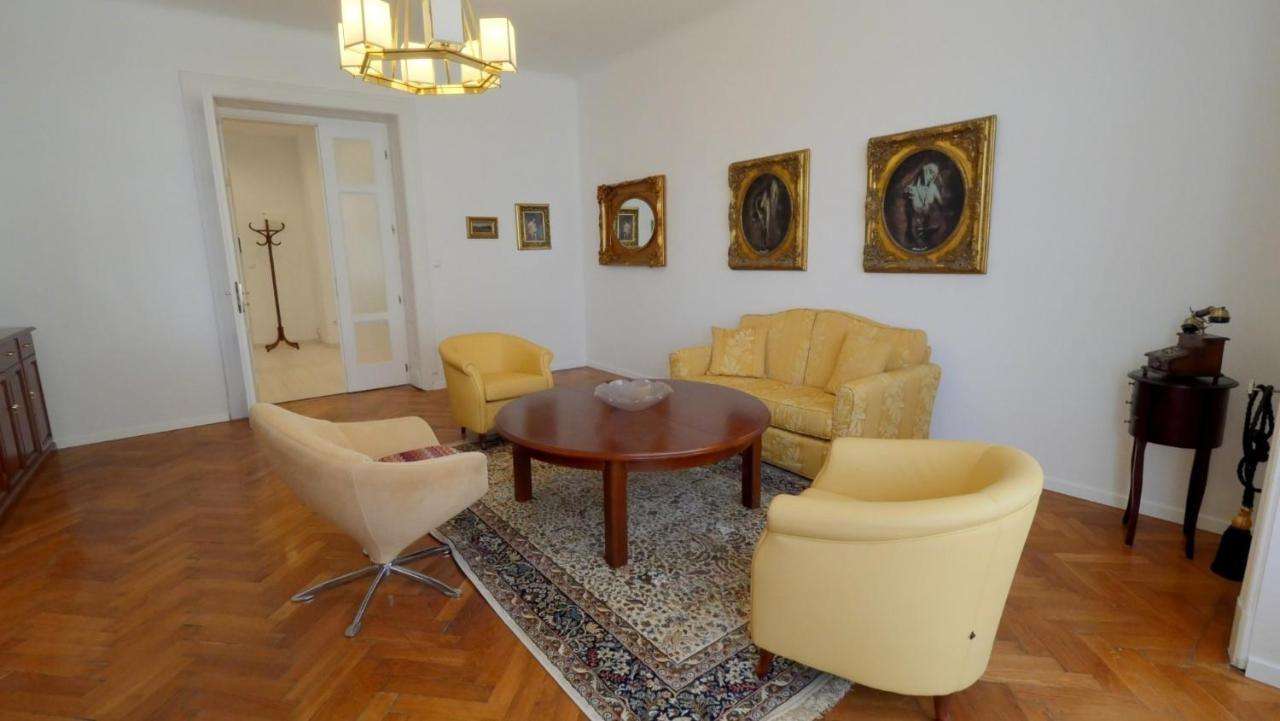 Velky 3I Apartman V Centre Mesta Братислава Екстер'єр фото