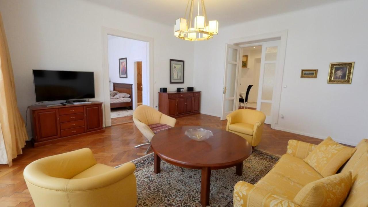 Velky 3I Apartman V Centre Mesta Братислава Екстер'єр фото