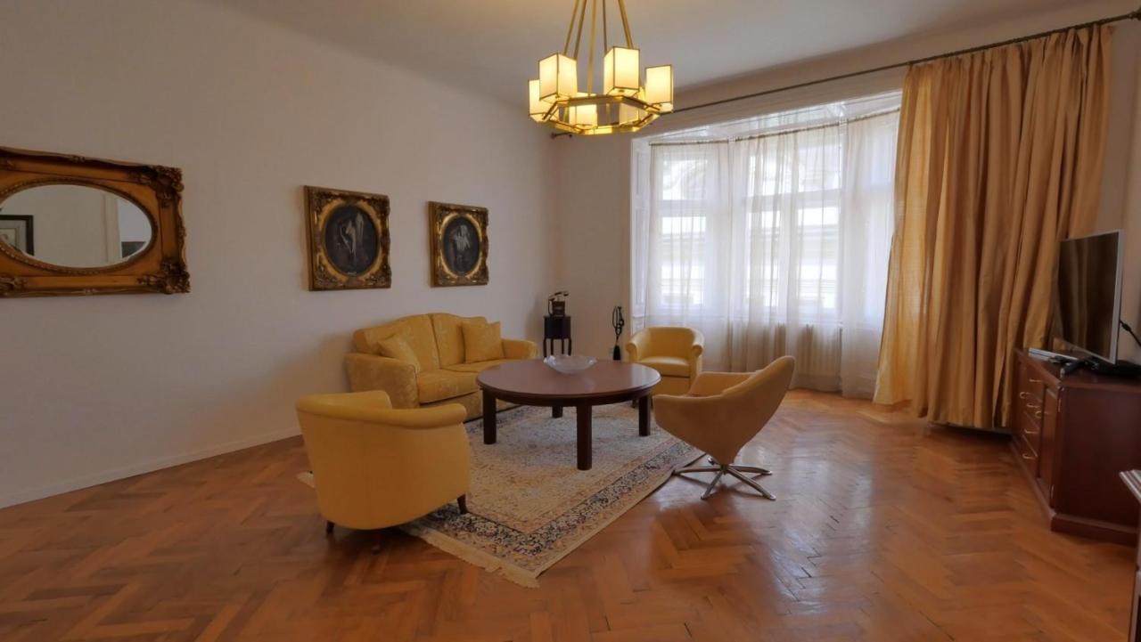 Velky 3I Apartman V Centre Mesta Братислава Екстер'єр фото